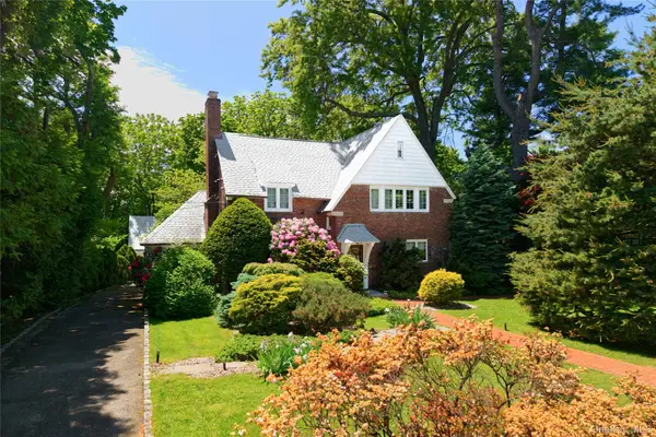 10 Crescent Road, Port Washington, NY 11050