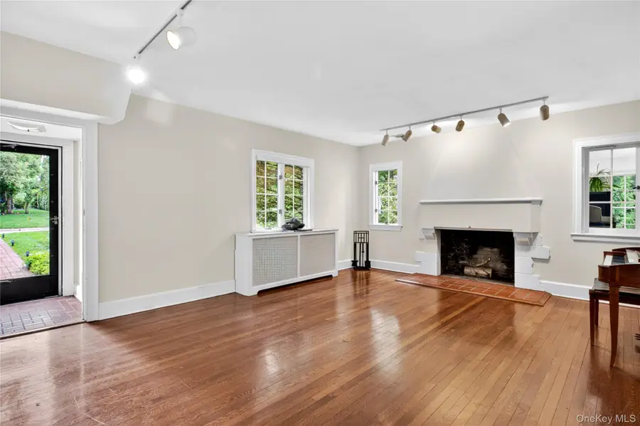 10 Crescent Road, Port Washington, NY 11050 - #2