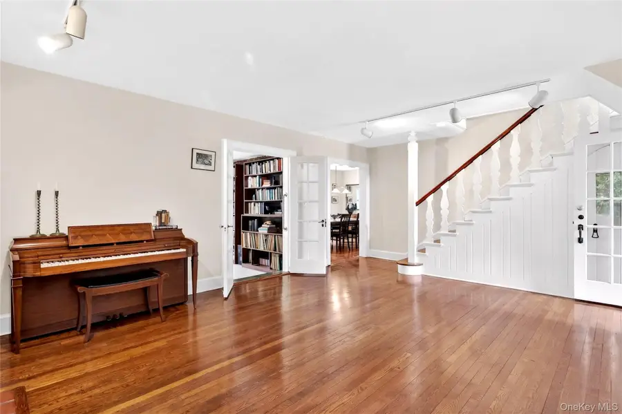 10 Crescent Road, Port Washington, NY 11050 - #3