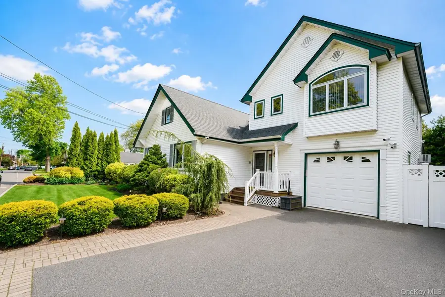 525 S Greene Avenue, Lindenhurst, NY 11757 - #2