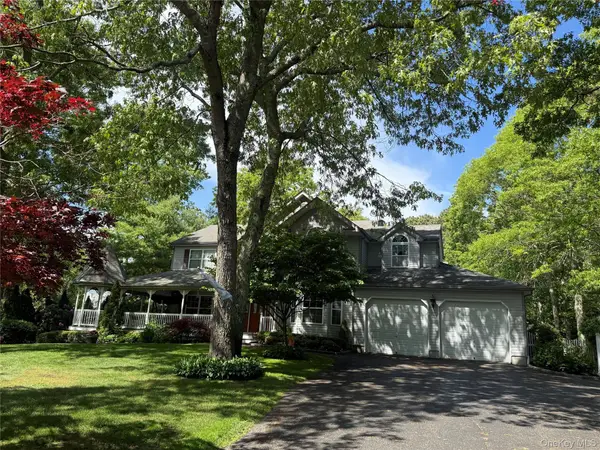 8 Frontier Trail, Manorville, NY 11949