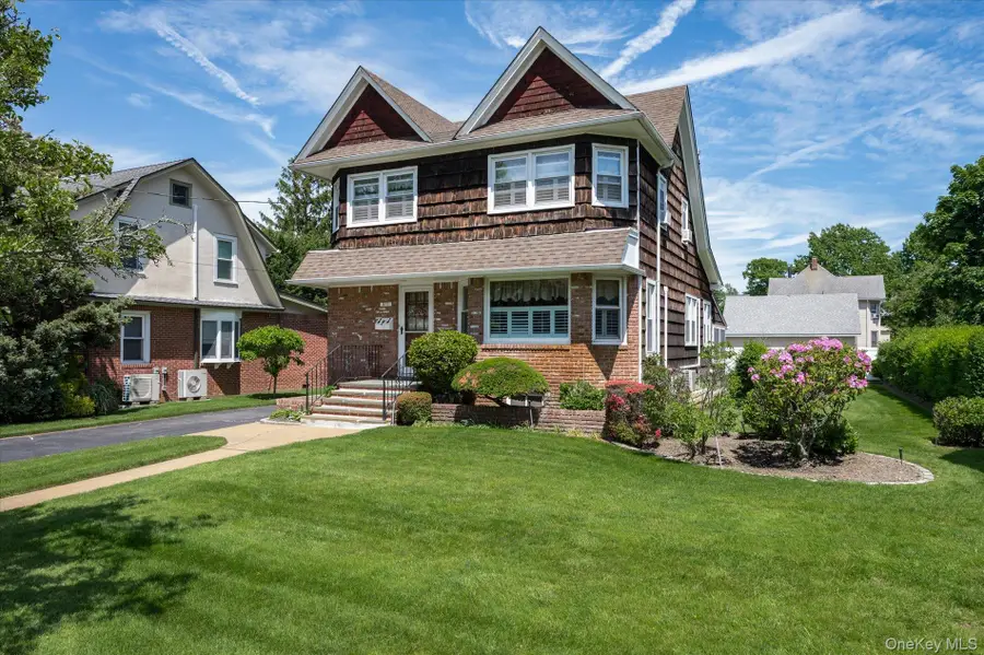 311 Locust Avenue, Freeport, NY 11520 - #2