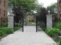1 Jefferson Avenue #F3, Rockville Centre, NY 11570