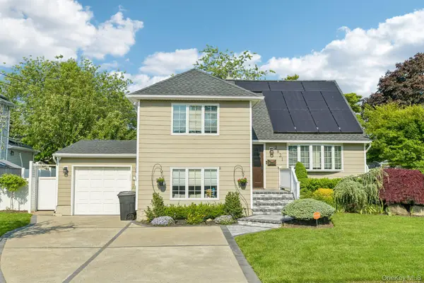 2821 Colonial Avenue, Merrick, NY 11566
