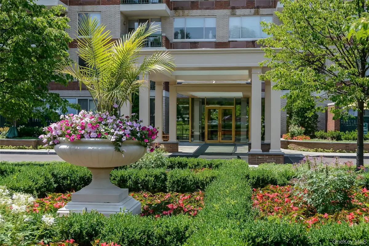 100 Hilton Avenue #304, Garden City, NY 11530 - #1