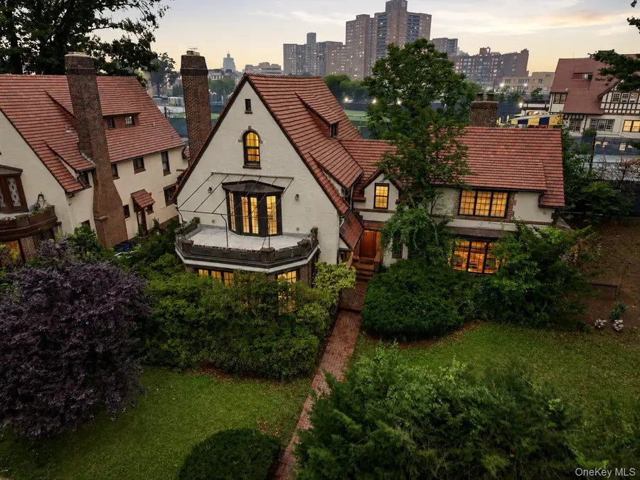 64 Dartmouth Street, Forest Hills, NY 11375 - #3