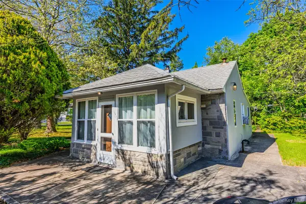 108 Claremont Street, Deer Park, NY 11729