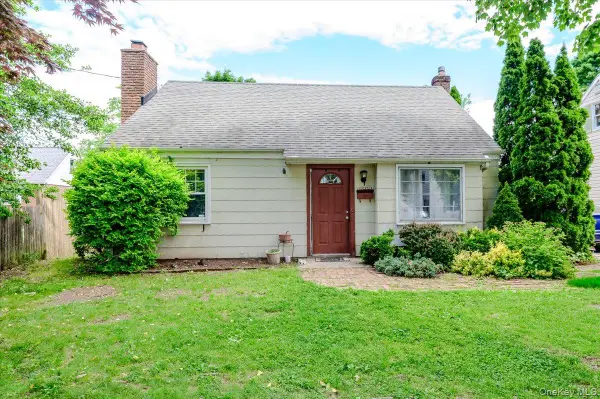 102 E 12th Street, Huntington Station, NY 11746
