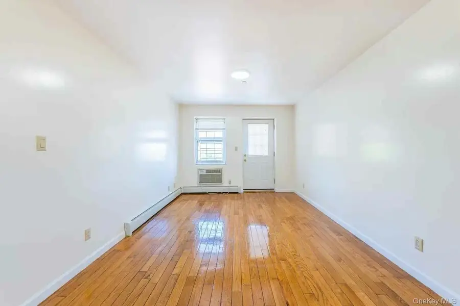 35-06 Leavitt Street #6C, Flushing, NY 11354 - #3