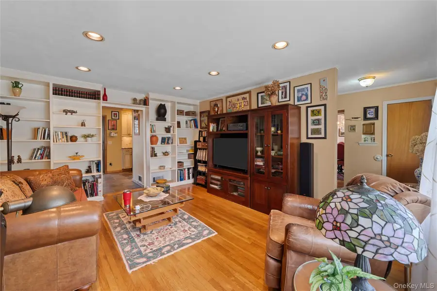 38 Hillvale Road, Albertson, NY 11507 - #3