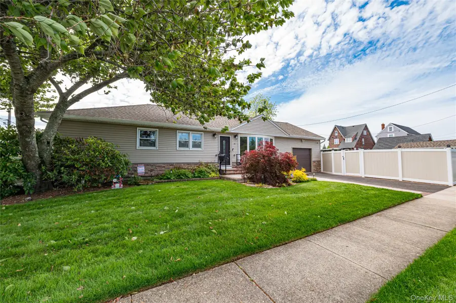 19 Buchanan Avenue, Amity Harbor, NY 11701 - #2