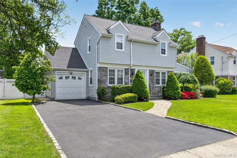 2062 E Webster Street, Merrick, NY 11566 - #2