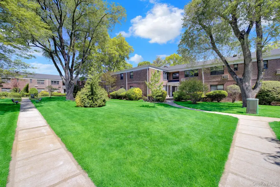 1209 E Broadway #D23, Hewlett, NY 11557 - #3