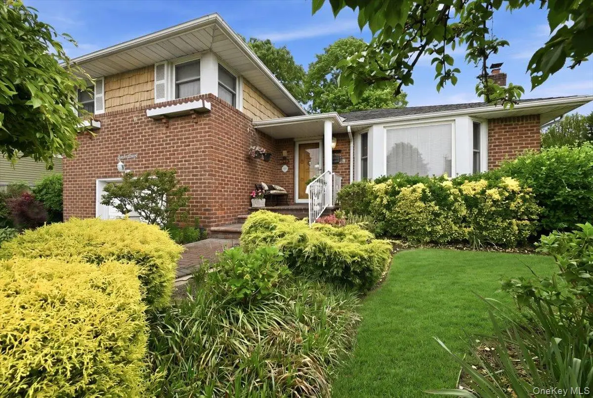 17 Avon Road, Farmingdale, NY 11735 - #1