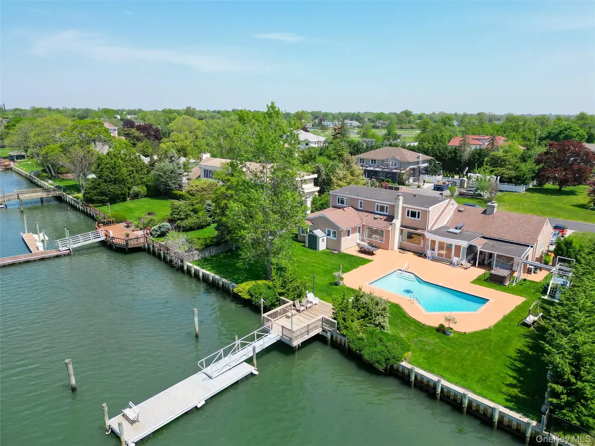 996 Wateredge Place, Hewlett Harbor, NY 11557 - #1