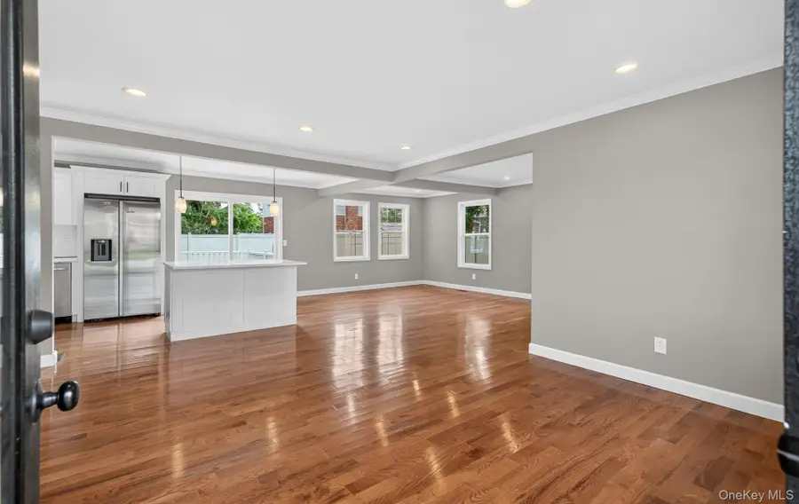 933 N Queens Avenue, Lindenhurst, NY 11757 - #2