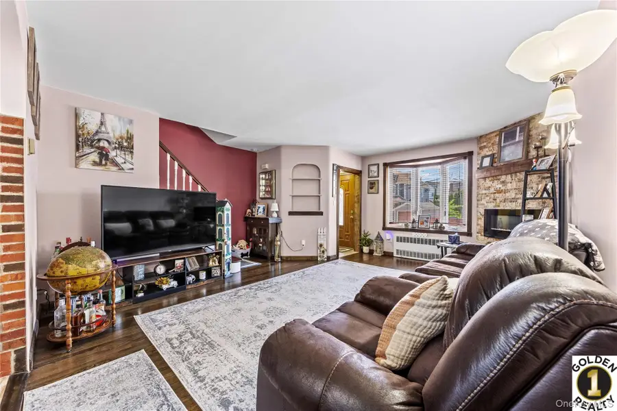 7521 Furmanville Avenue, Middle Village, NY 11379 - #3