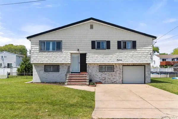 14 Plain Street, Lindenhurst, NY 11757