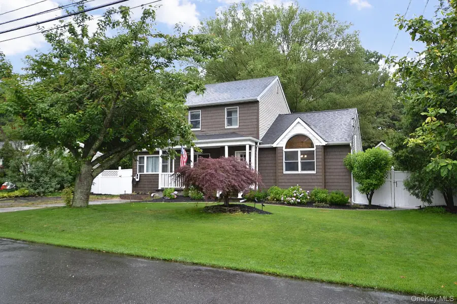 19 Fountain Road, Rocky Point, NY 11778 - #2