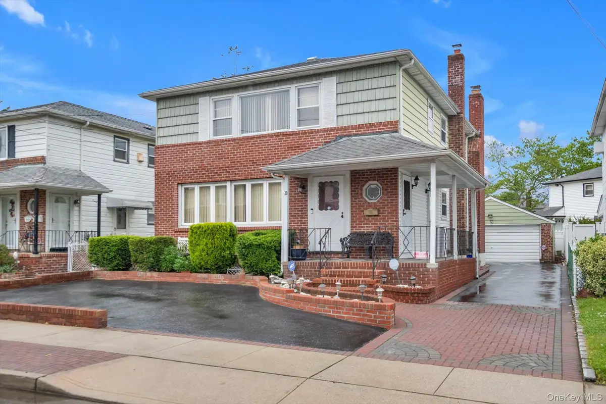 19 Gibson Boulevard, Valley Stream, NY 11581 - #1