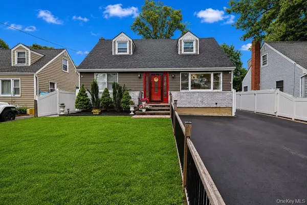 11 Chichester Rd, Huntington Station, NY 11746