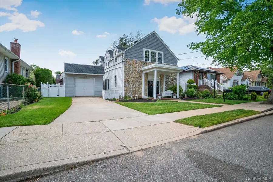 17 Oxford Street, Malverne, NY 11565 - #2