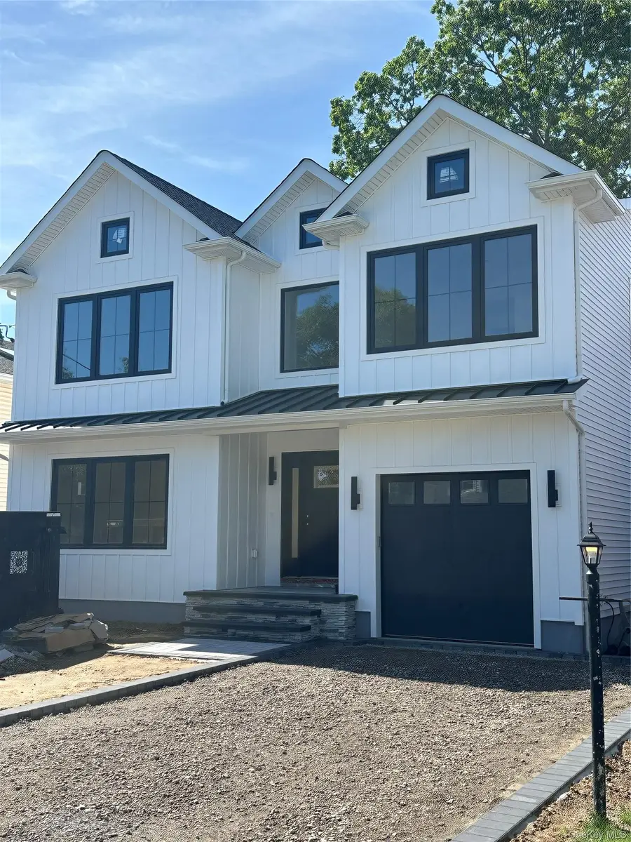 3986 William Street, Seaford, NY 11783 - #2