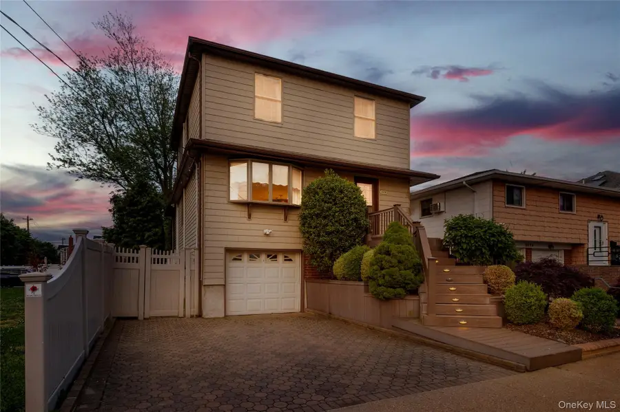 2575 Bayview Avenue, Wantagh, NY 11793 - #2