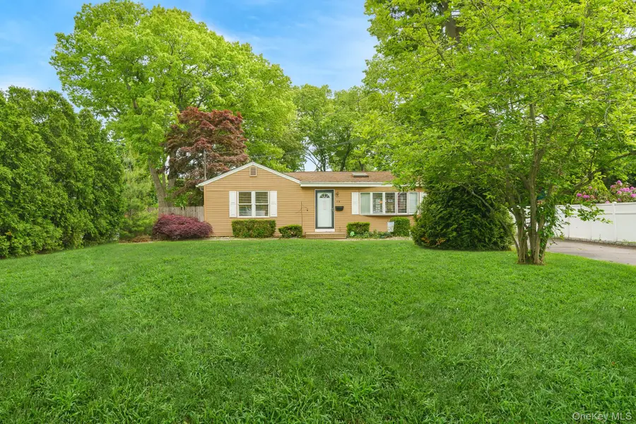 20 Amherst Street, Islip, NY 11751 - #2