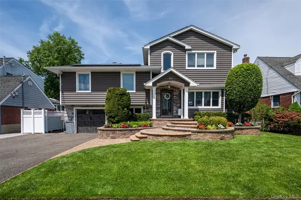 420 Philadelphia Avenue, Massapequa Park, NY 11762
