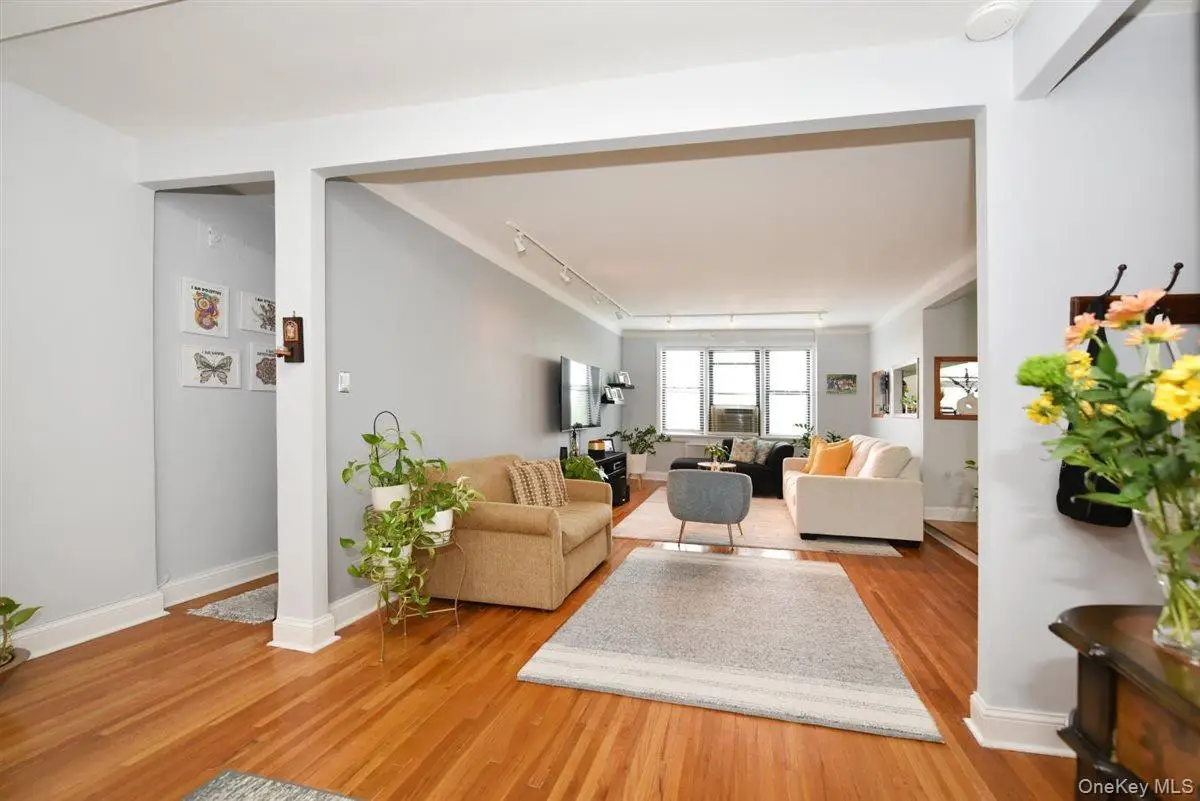 143-50 Hoover Avenue #503, Briarwood, NY 11435 - #1