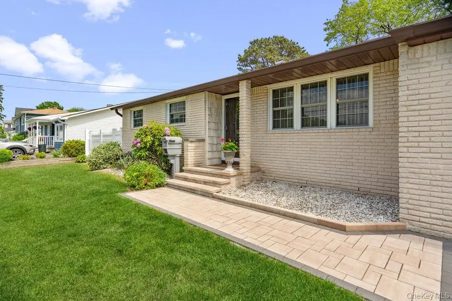 173 Loop Drive, Sayville, NY 11782 - #2