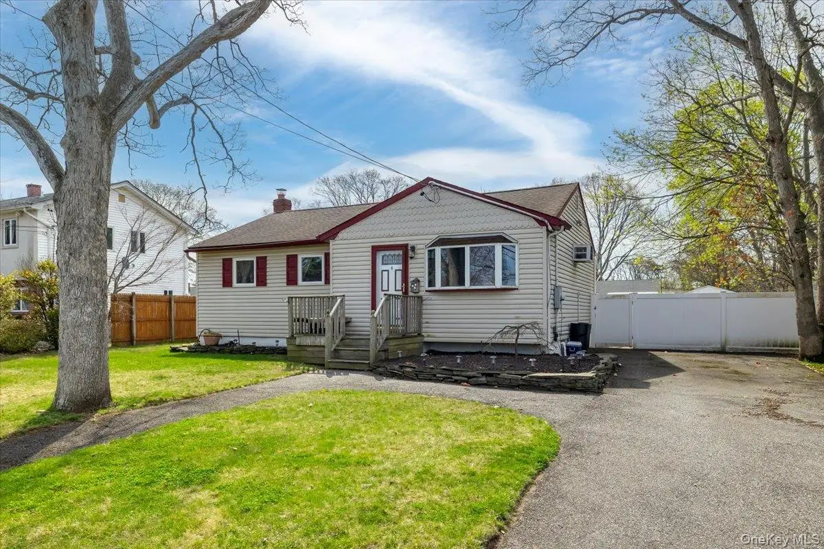 1221 3rd Street, West Babylon, NY 11704 - #1