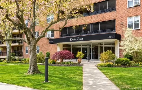 162-01 Powells Cove Boulevard #2G, Beechhurst, NY 11357