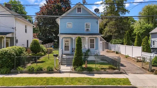53 Valentine St, Glen Cove, NY 11542