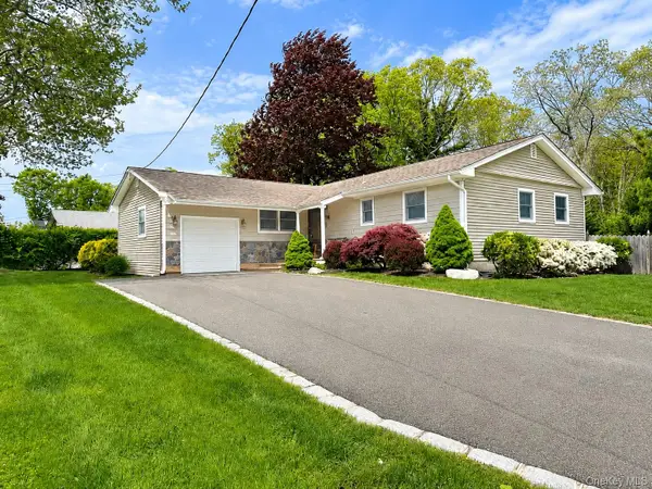 1 Camelot Lane, Saint James, NY 11780