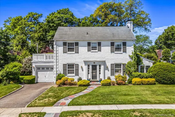 110 Knollwood Road, Rockville Centre, NY 11570