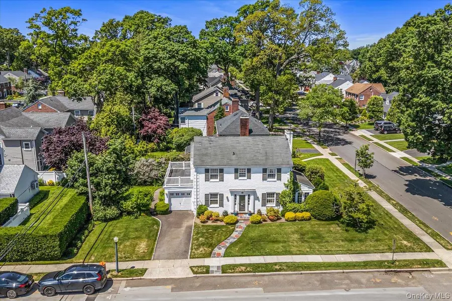 110 Knollwood Road, Rockville Centre, NY 11570 - #3