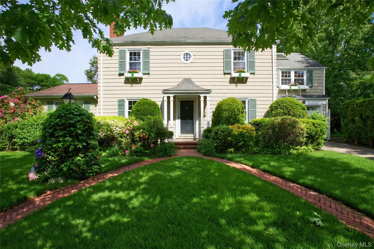 25 Carlton Street, Malverne, NY 11565 - #1