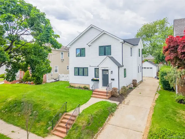 105 Moore Street, New Hyde Park, NY 11040