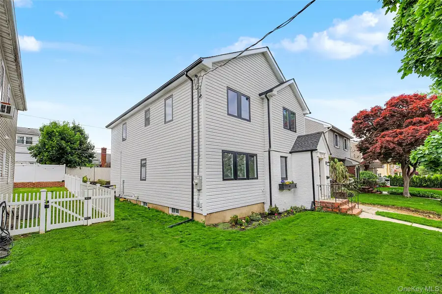 105 Moore Street, New Hyde Park, NY 11040 - #2