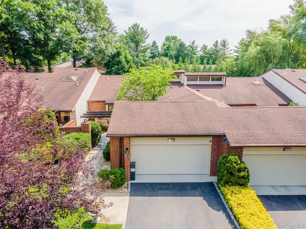 215 Hornbill Drive, Manhasset, NY 11030