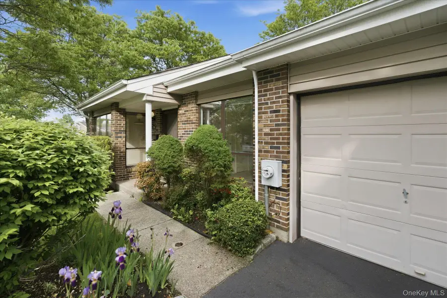 79 S Pond Lane, Smithtown, NY 11787 - #3