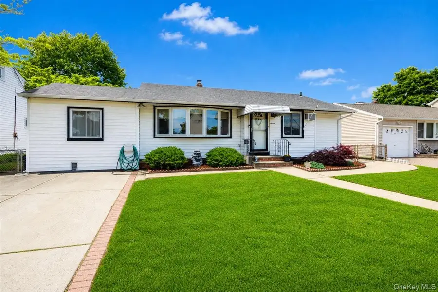 11 Adelphi Road, Hicksville, NY 11801 - #2
