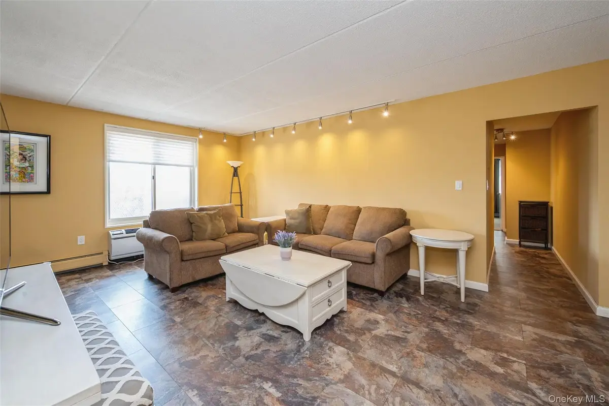 135 Post Avenue #4C, Westbury, NY 11590 - #1