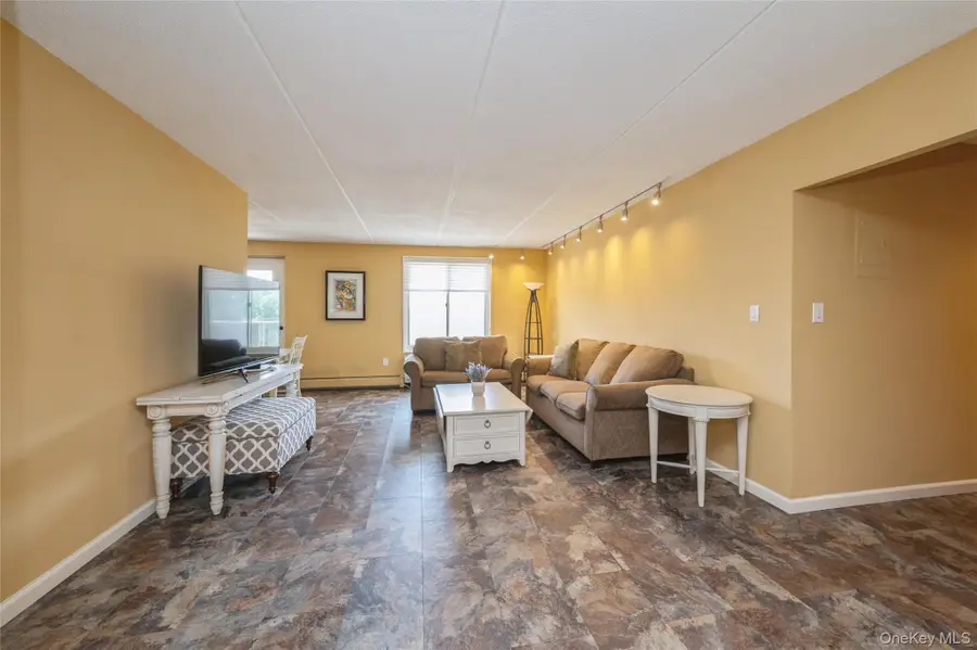135 Post Avenue #4C, Westbury, NY 11590 - #2