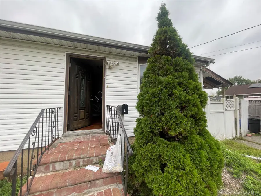 3 Surrey Drive, Amityville, NY 11701 - #3