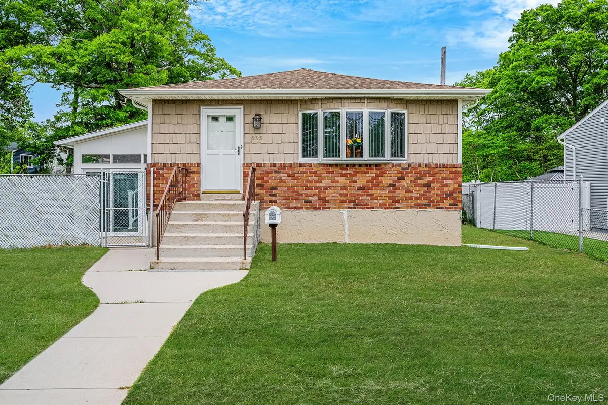 225 Ralph Avenue, Babylon, NY 11702 - #1