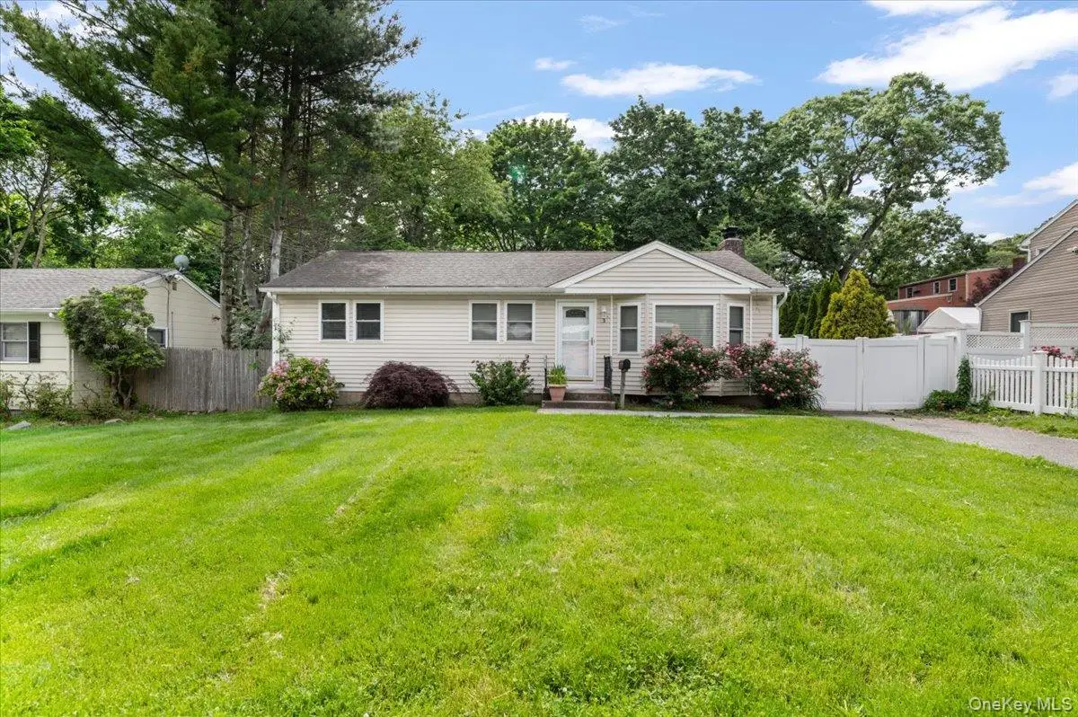 3 Kilburn Avenue, Huntington Station, NY 11746 - #1