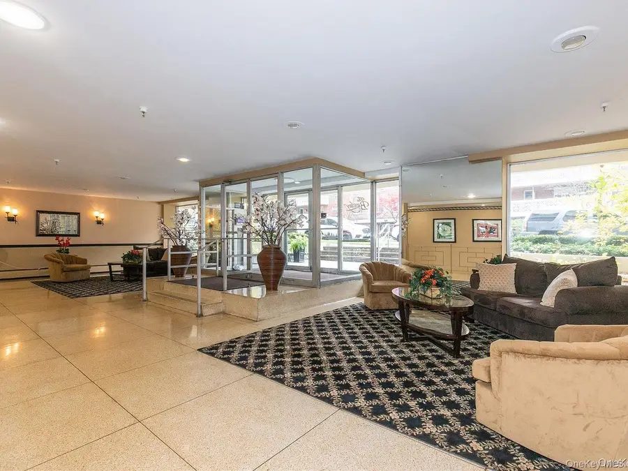 45 Hillpark Avenue #2L, Great Neck, NY 11021 - #2
